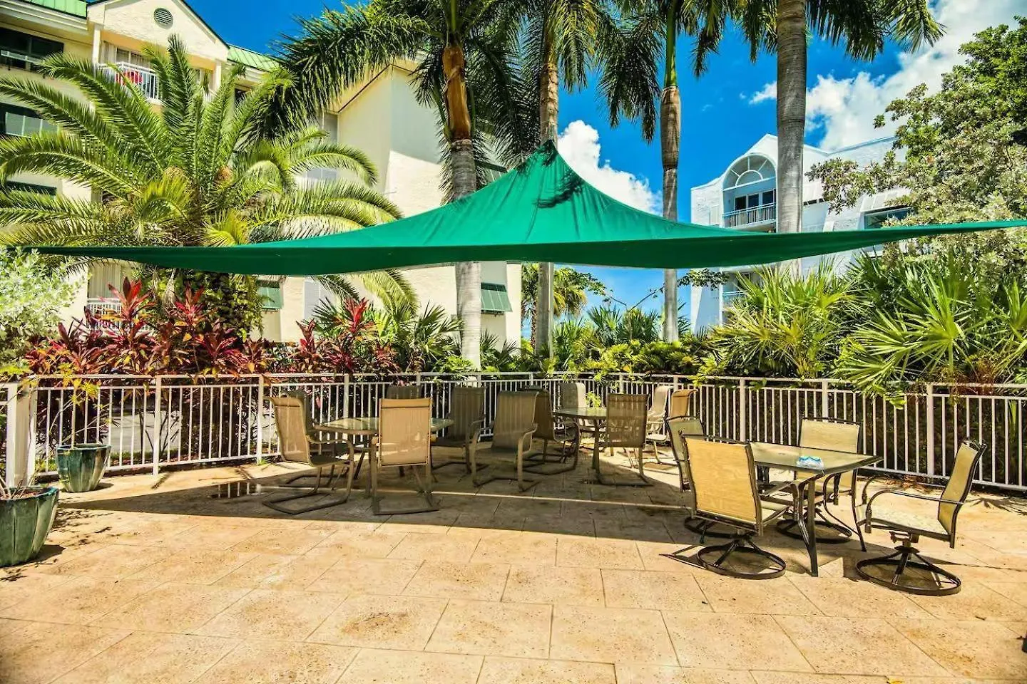 The Samana Cay - Sunrise Suites Key West